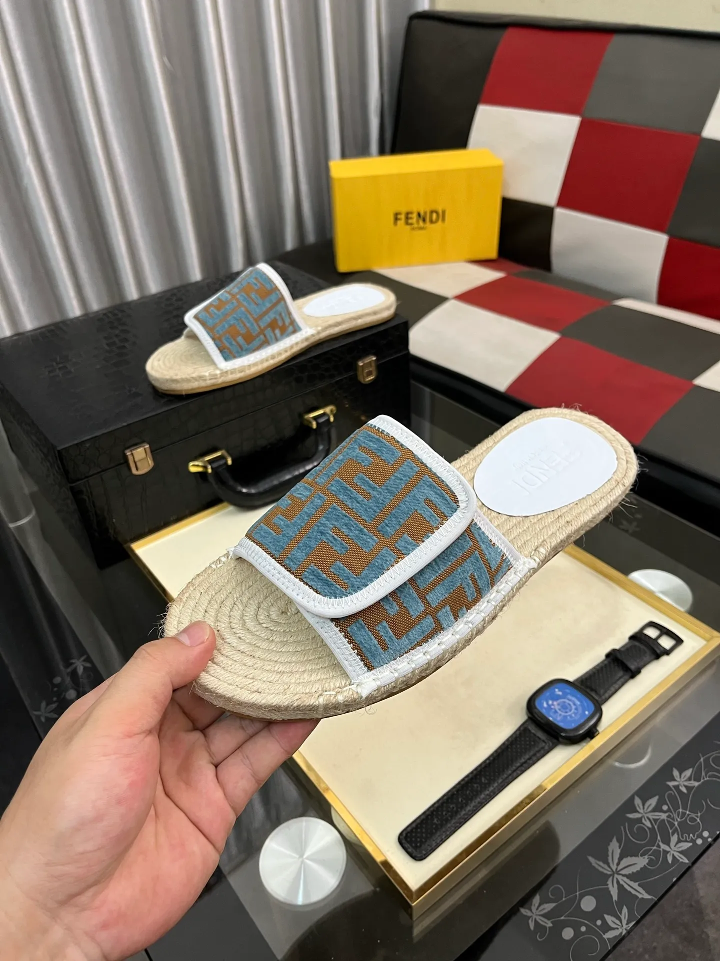 Men's shoes💰320⌚️⌚️[FENDI~Fendi slippers] High-end men's shoes brand official website 1:1 latest masterpiece: original mold customization, fabrics made of imported original materials, upgraded outsole, lighter, top quality in the market, simple and tasteful, a must-have for fashionistas, fashion is at your feet, full of confidence, the same style at the counter👍The season of summer slippers is here. Yardage: 38-44. Can be customized45.46.47